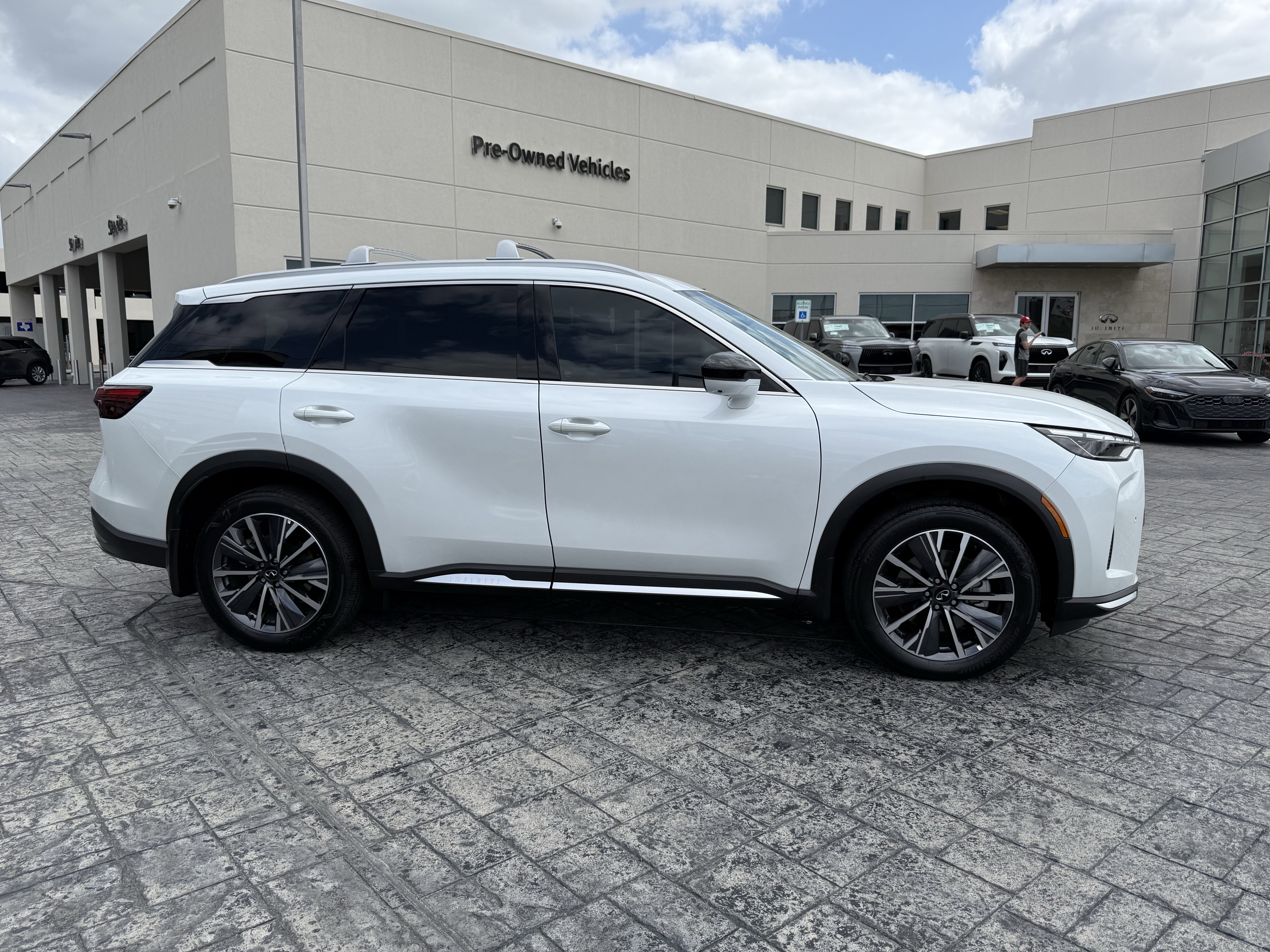 Certified 2026 INFINITI QX60 Luxe w/ Cargo Package image 8