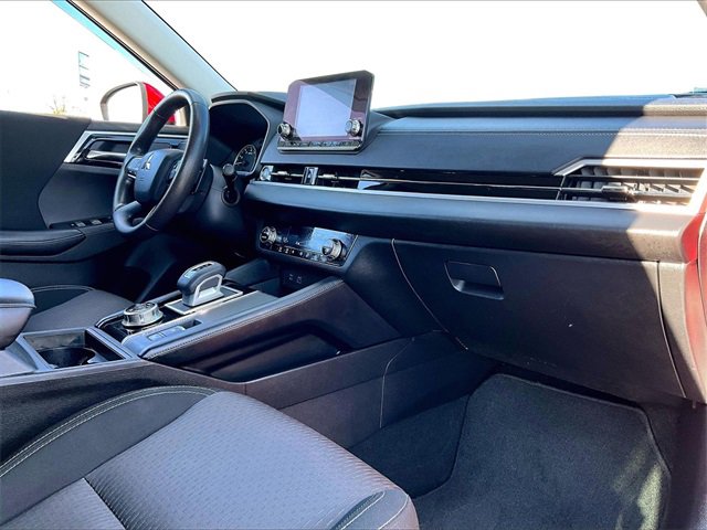 Used 2022 Mitsubishi Outlander ES image 13