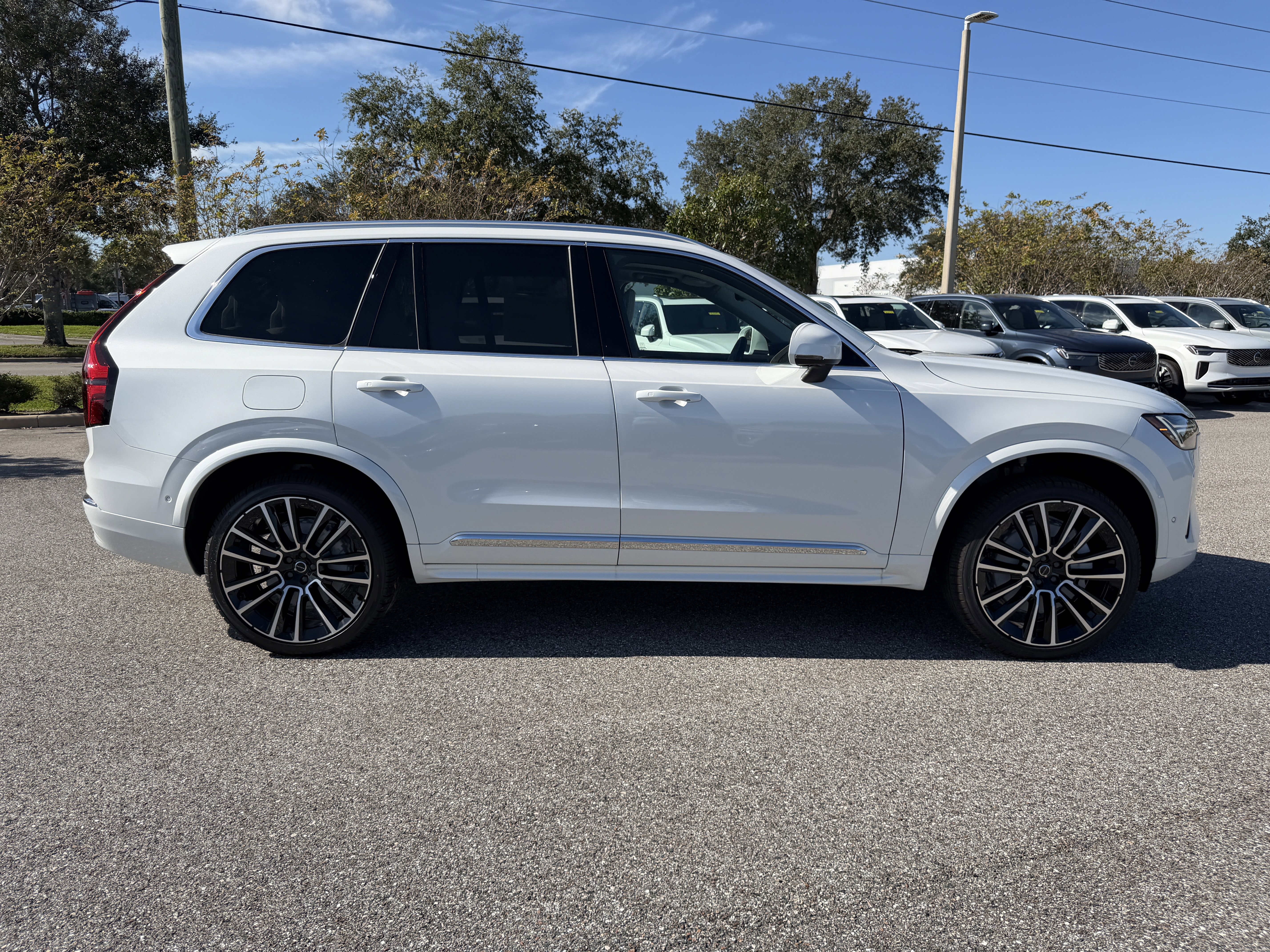 New 2026 Volvo XC90 B5 Ultra image 2