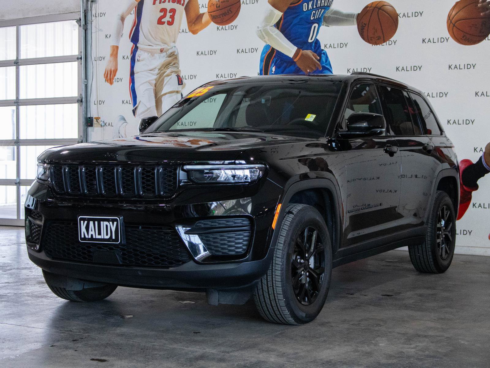 Used 2025 Jeep Grand Cherokee Altitude AWD/4WD image 20