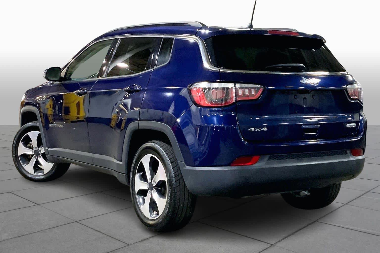 Used 2018 Jeep Compass Latitude w/ Popular Equipment Group AWD/4WD image 12