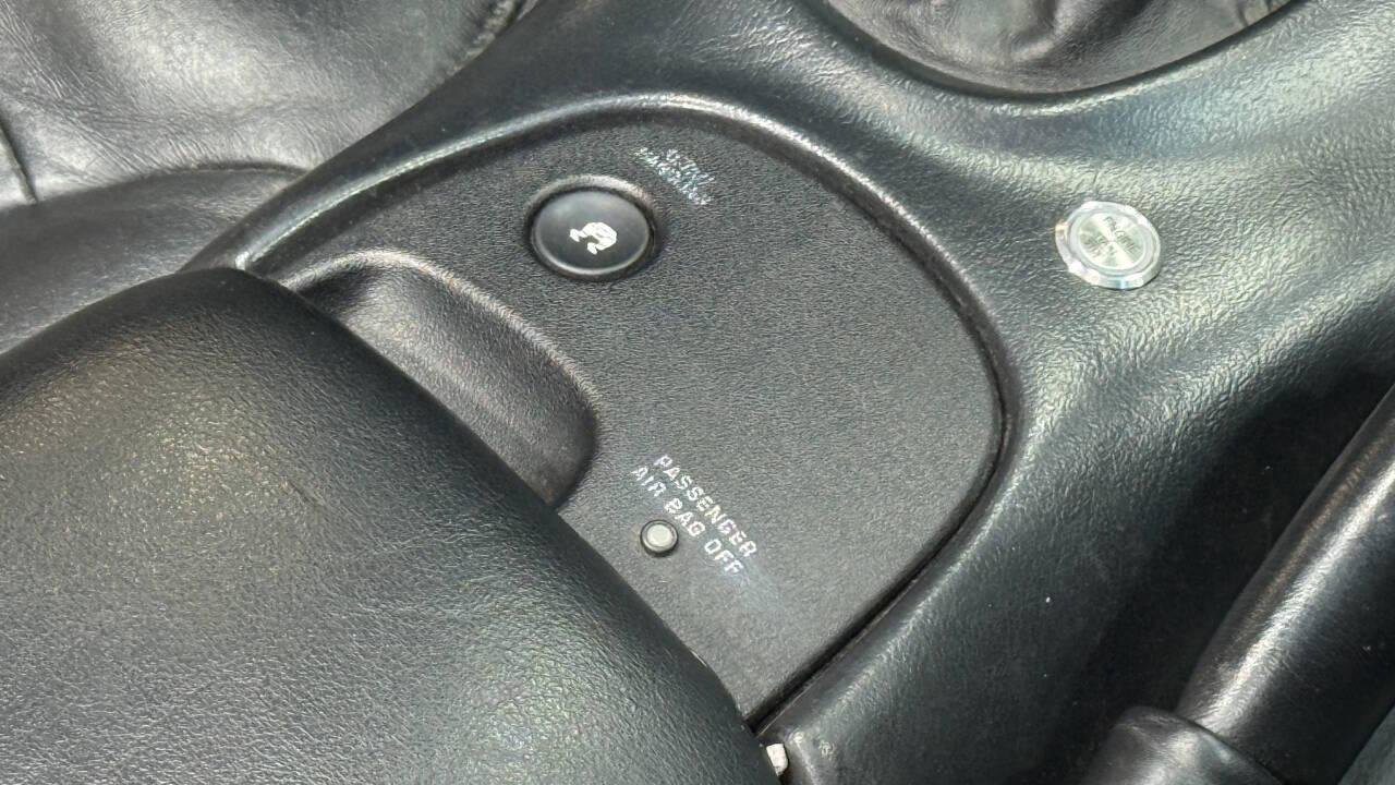 Used 2004 Chevrolet Corvette Coupe w/ Roof Package image 42