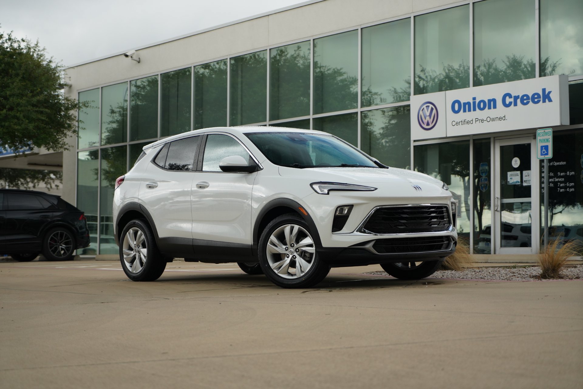 Used 2024 Buick Encore GX Preferred FWD image 1