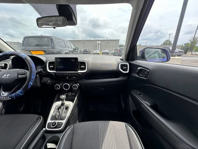 Used 2022 Hyundai Venue Limited w/ Cargo Package FWD image 28