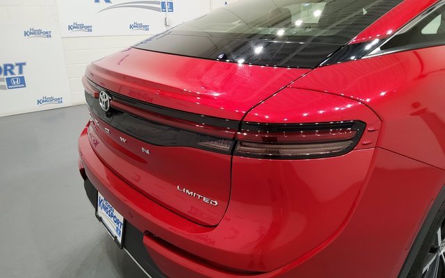 Used 2023 Toyota Crown Limited image 13