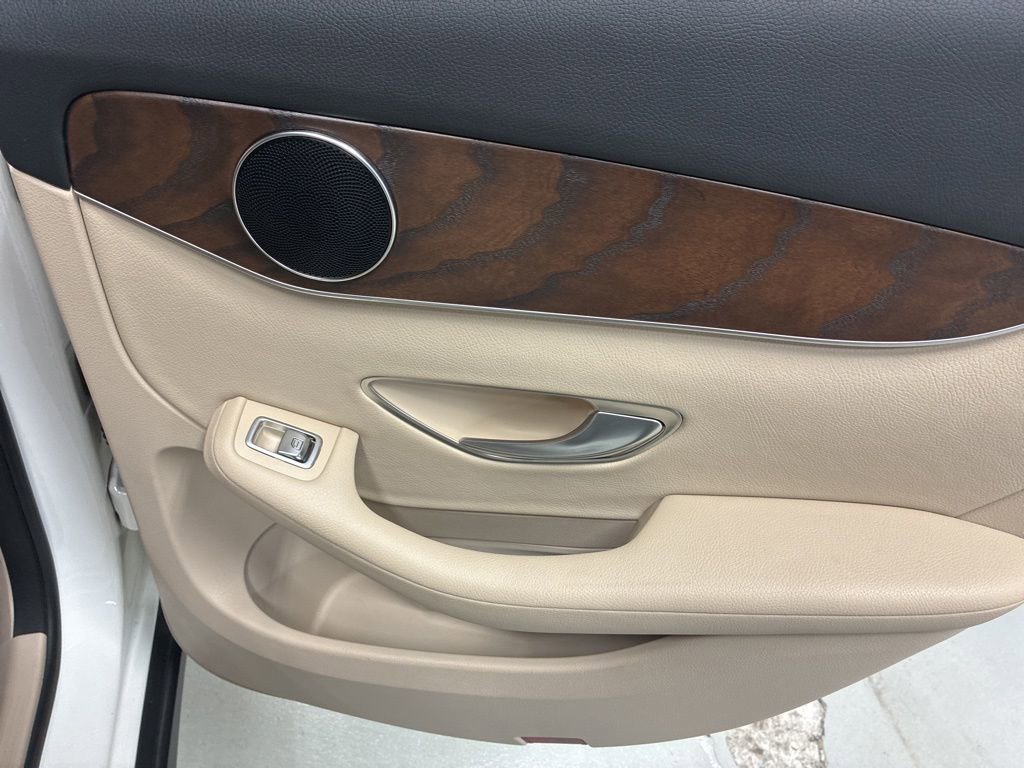 Used 2019 Mercedes-Benz GLC 300 4MATIC image 12