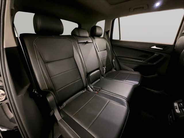 Used 2020 Volkswagen Tiguan SEL AWD/4WD image 27
