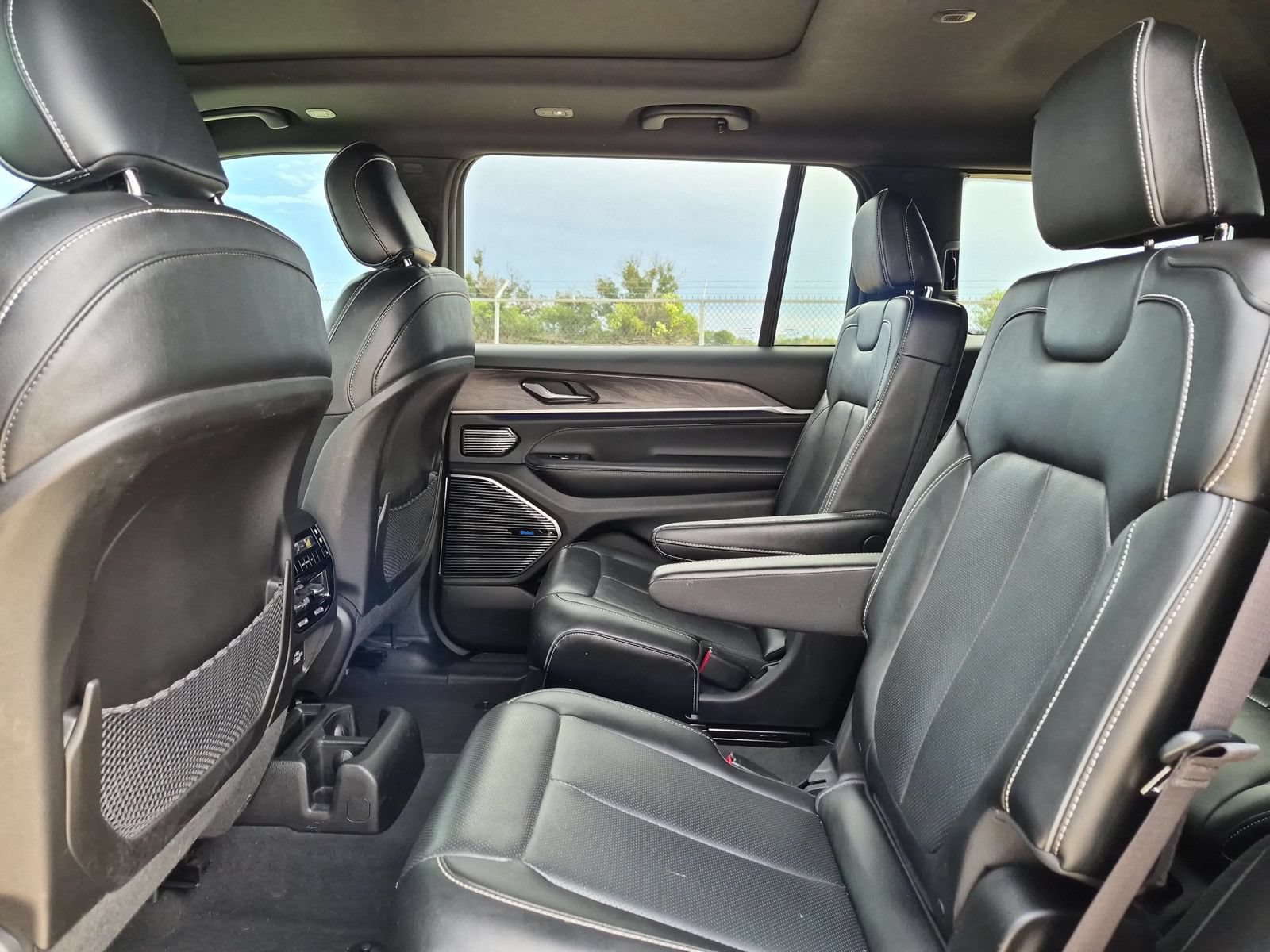 Used 2023 Jeep Grand Cherokee L Overland AWD/4WD image 21
