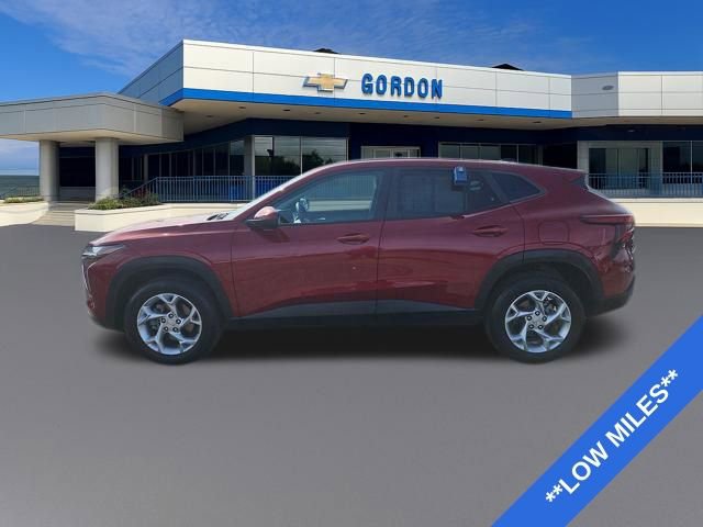 Used 2024 Chevrolet Trax LS w/ LS Convenience Package image 2