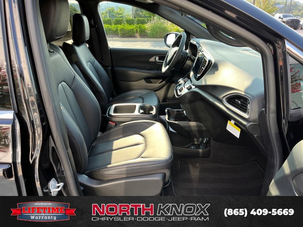 New 2026 Chrysler Voyager LX FWD image 25