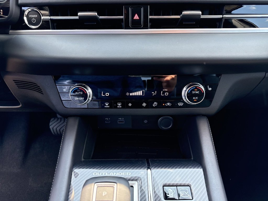 New 2025 Mitsubishi Outlander SE image 30