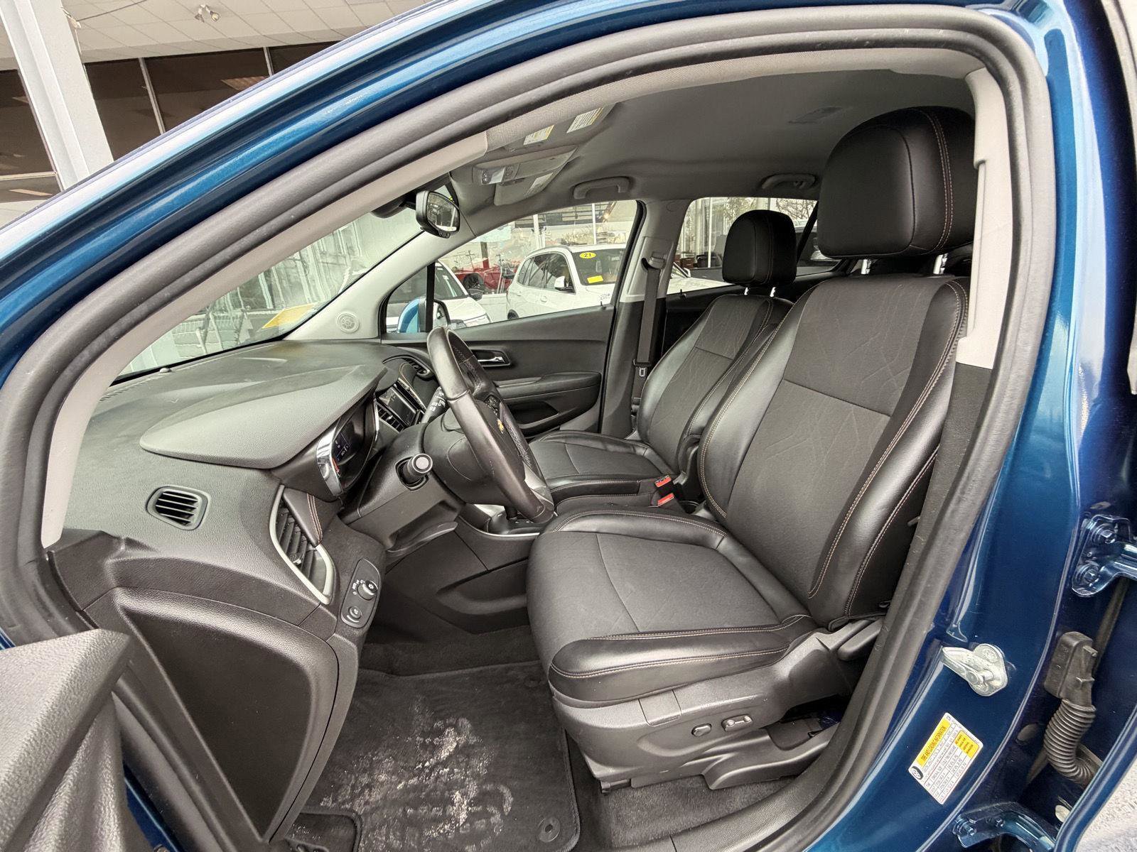 Used 2020 Chevrolet Trax LT w/ LT Convenience Package image 13