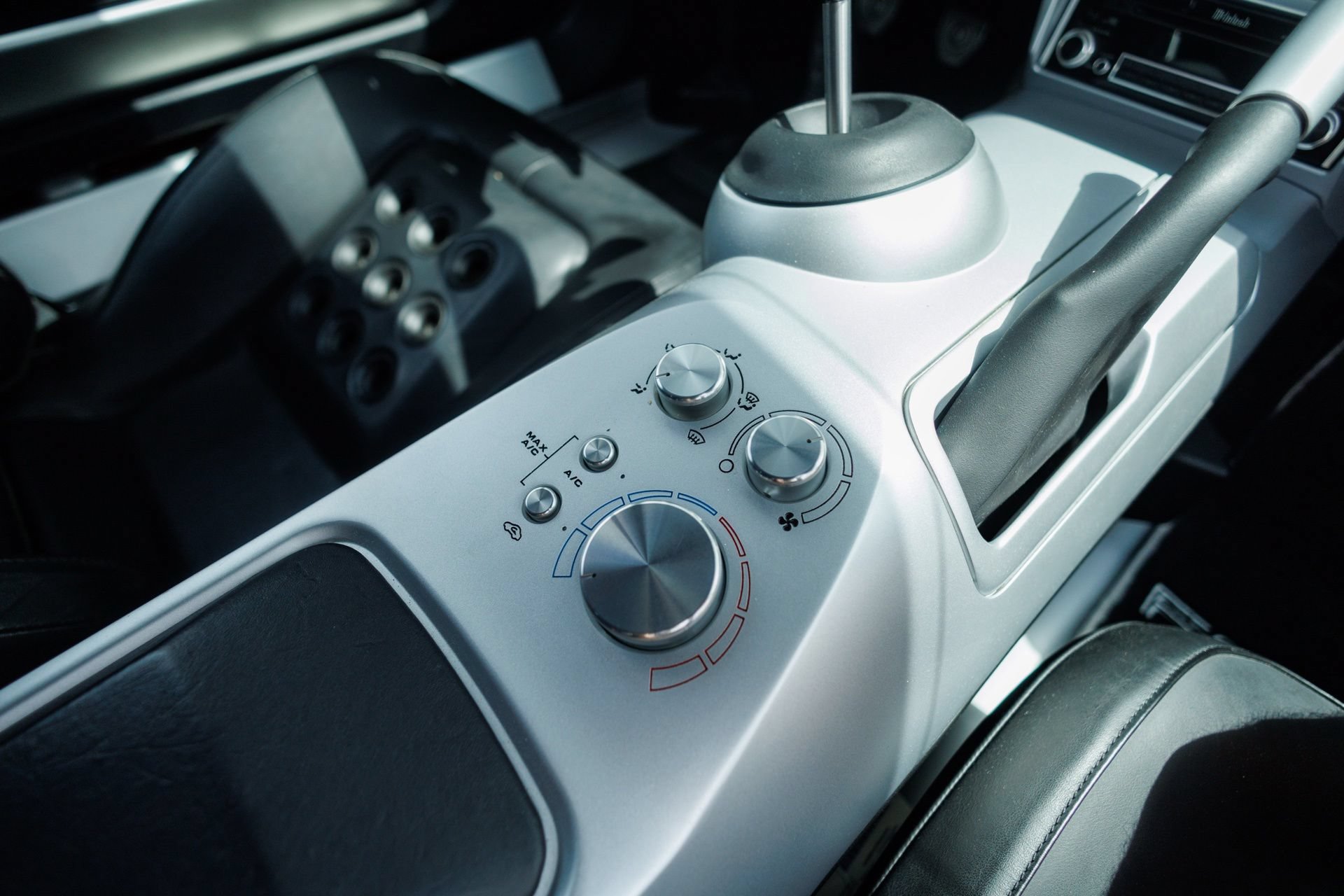 Used 2005 Ford GT RWD image 49