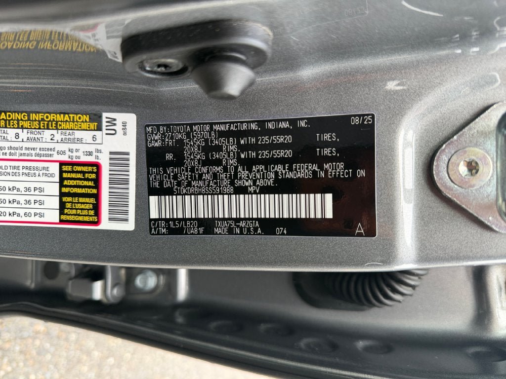 Used 2025 Toyota Highlander Limited AWD/4WD image 36