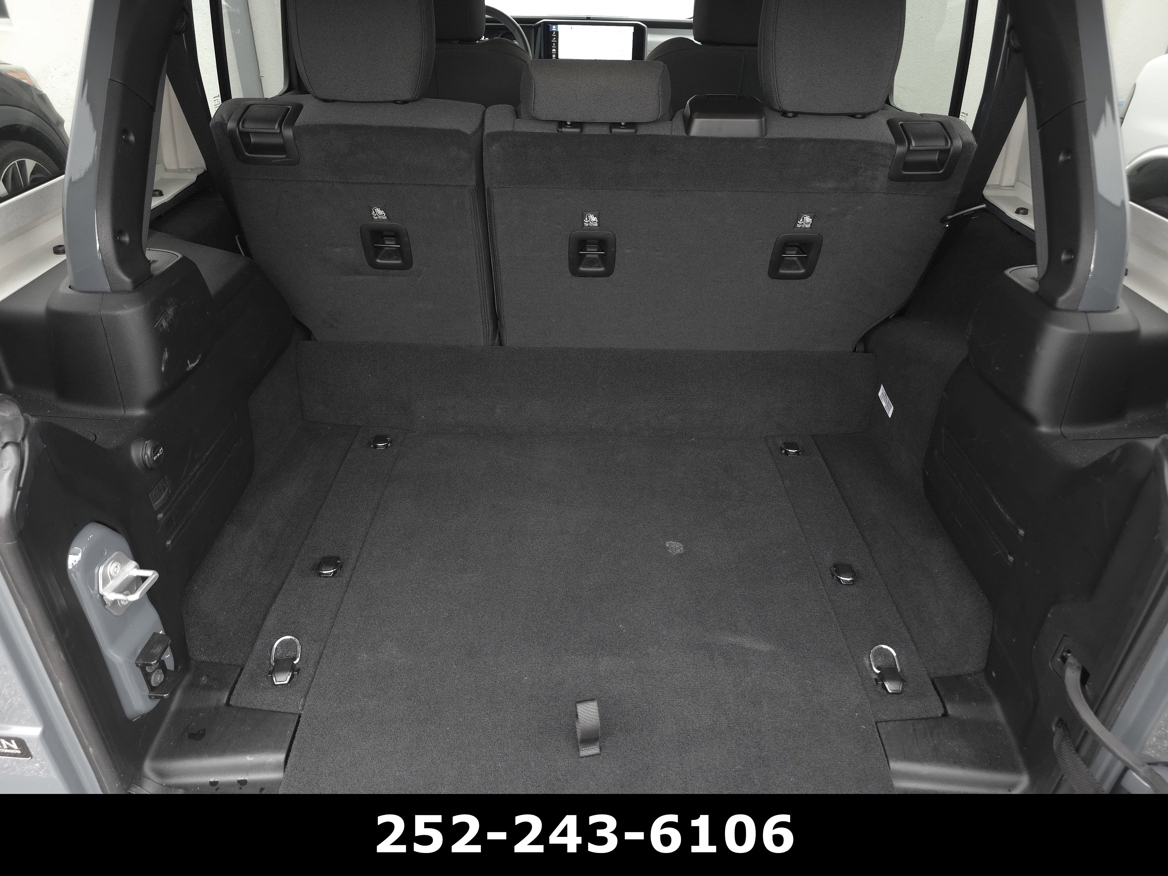 Used 2025 Jeep Wrangler Sahara image 31