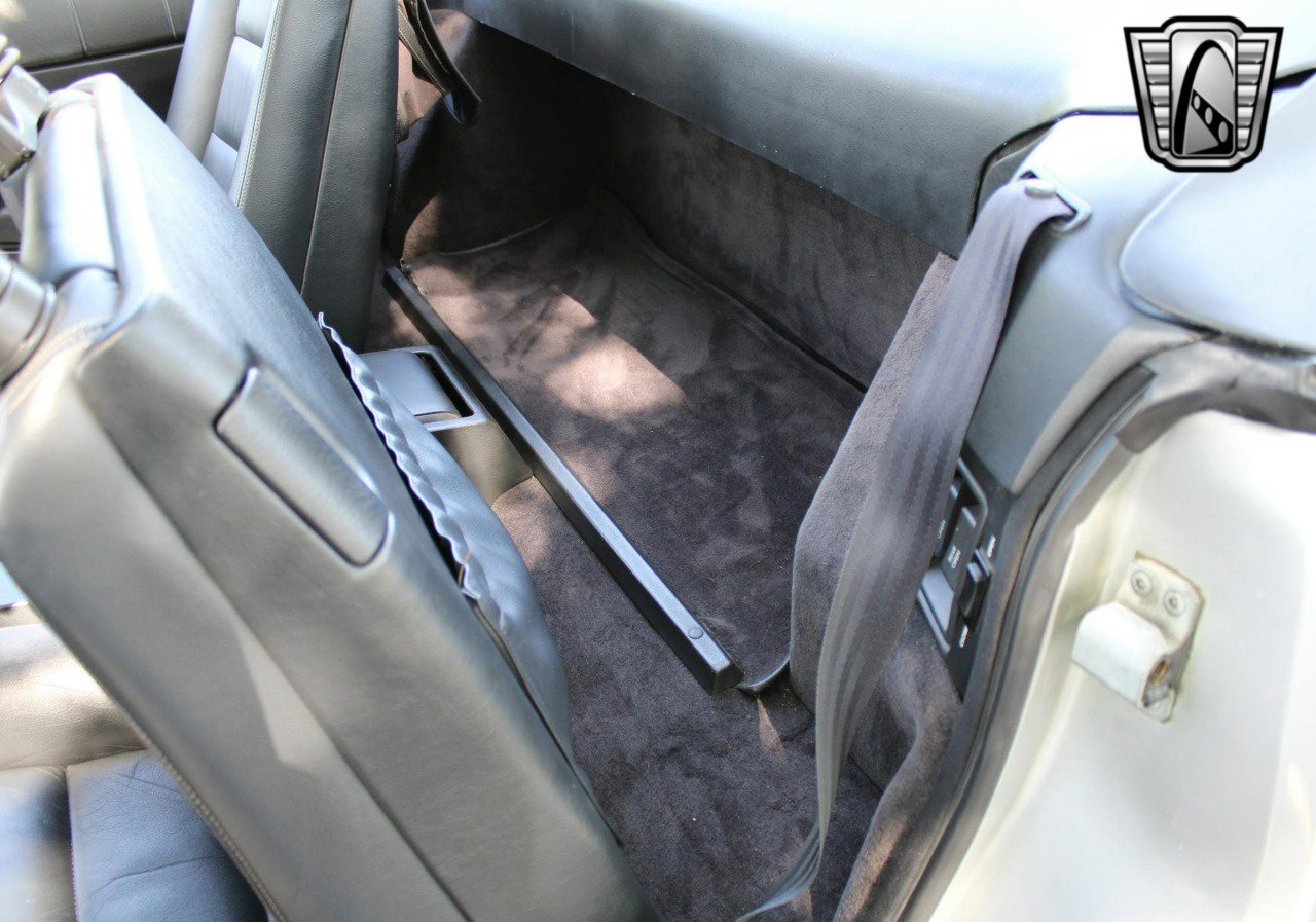 Used 1991 Cadillac Allante image 23