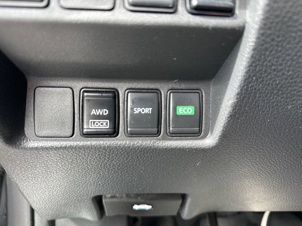 Used 2018 Nissan Rogue SV image 21