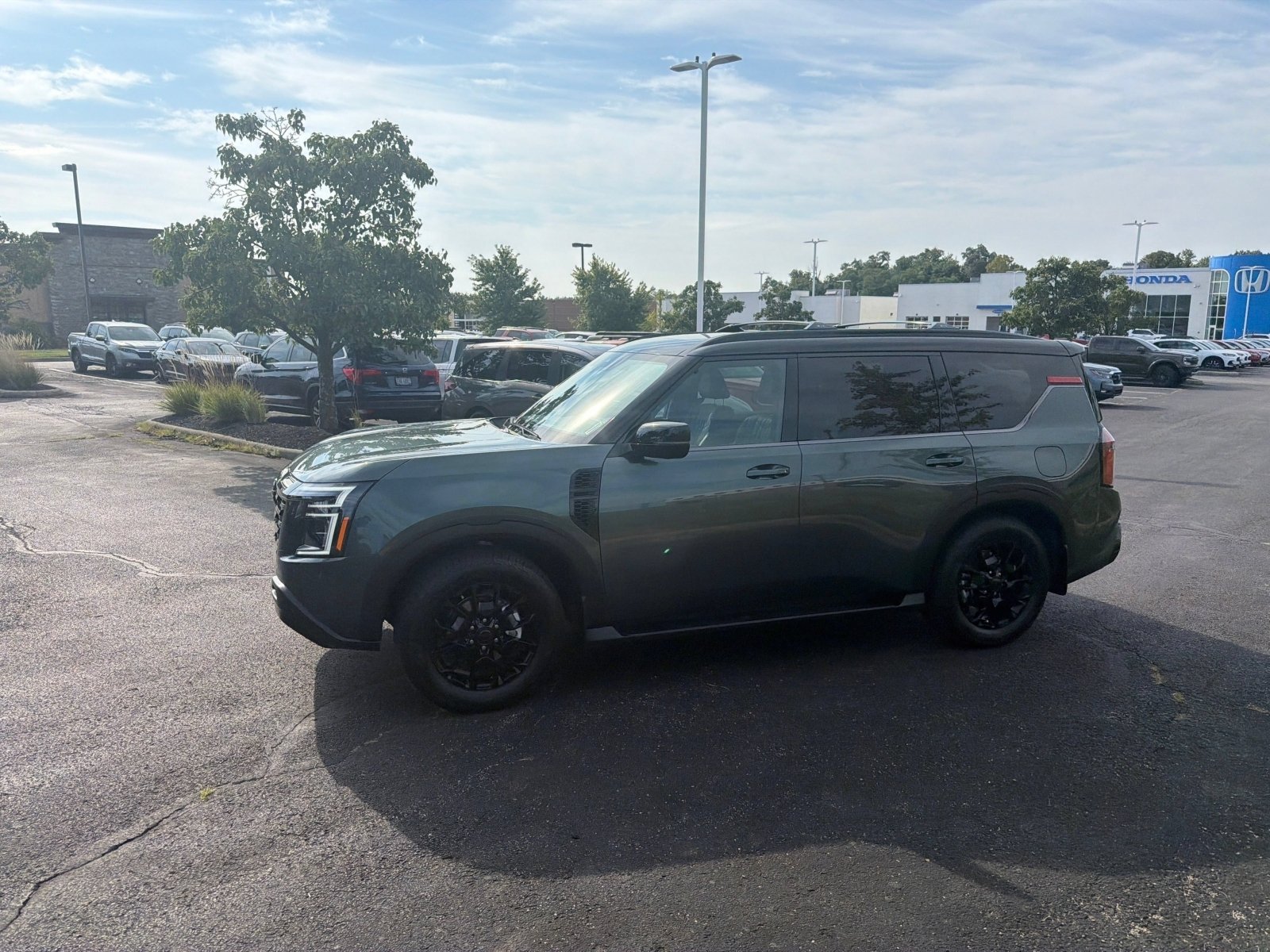 Used 2025 Nissan Armada PRO-4X w/ Pro-4X Premium Package AWD/4WD image 11