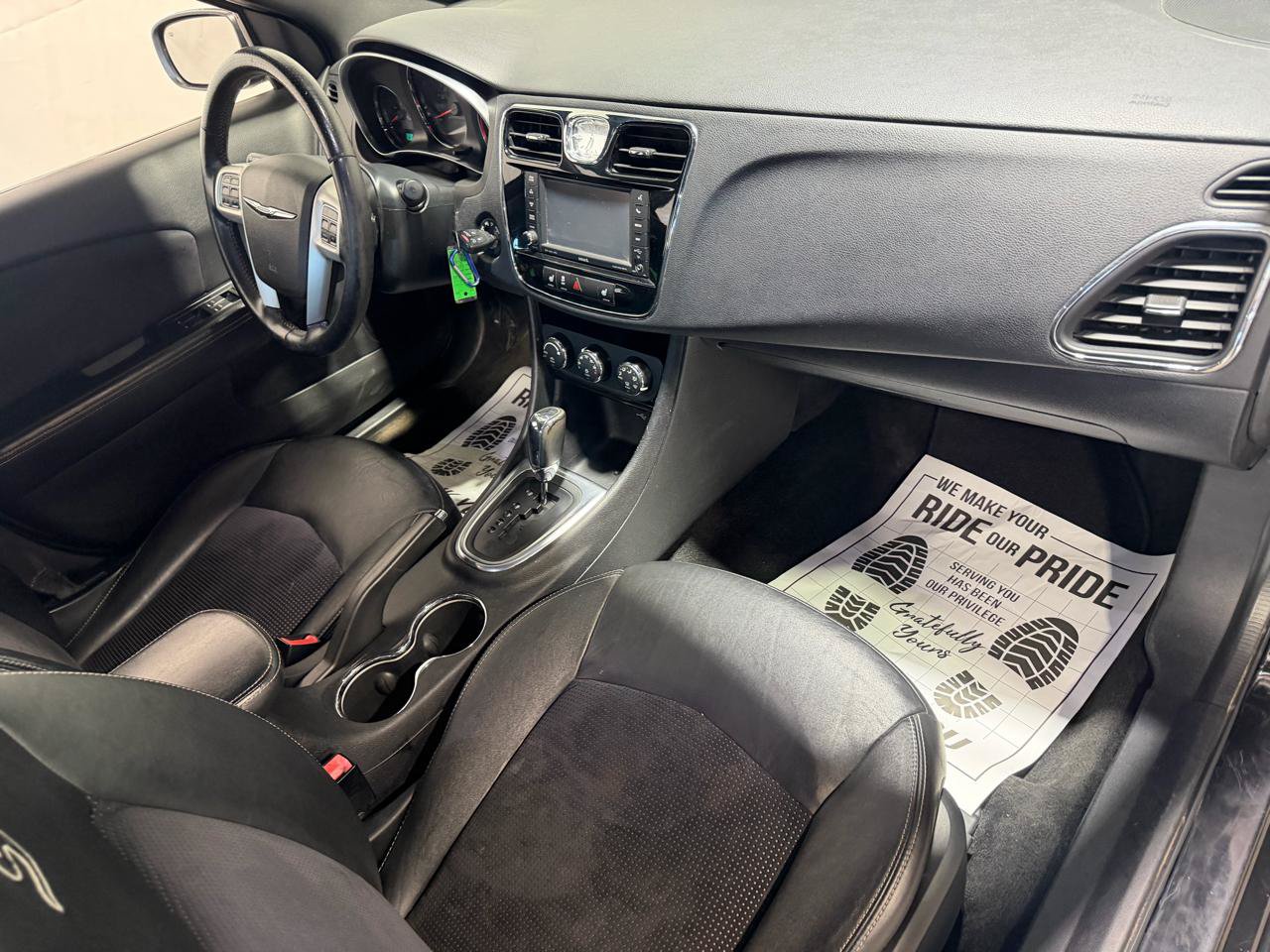 Used 2012 Chrysler 200 S FWD image 13
