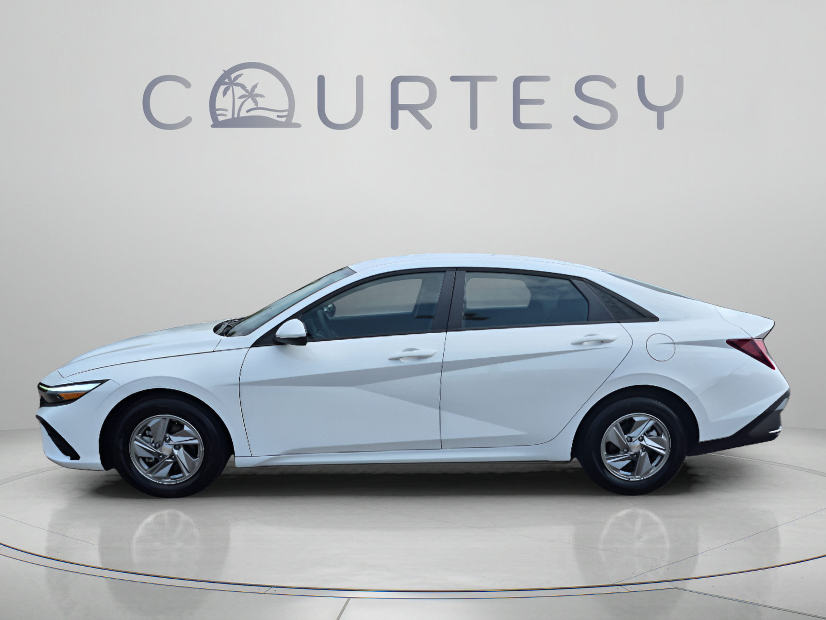Certified 2025 Hyundai Elantra SE FWD image 2