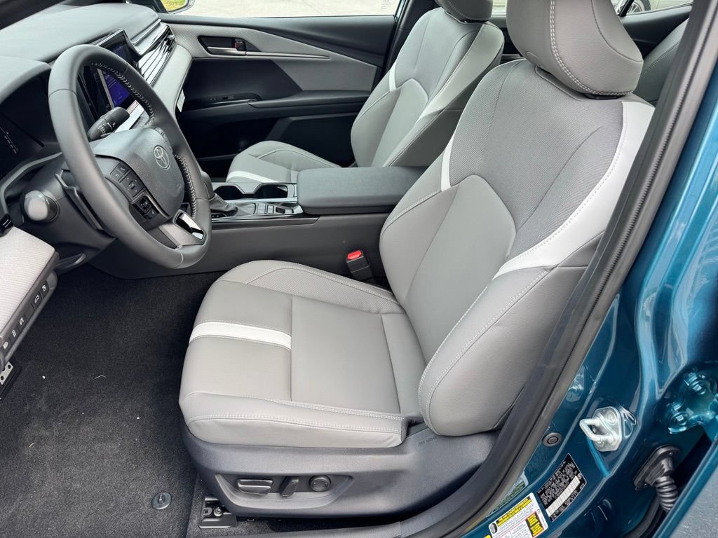 New 2026 Toyota Camry SE FWD image 11