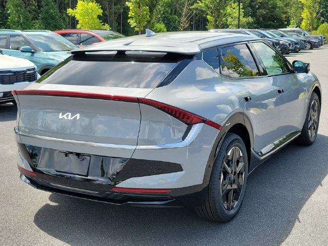 New 2026 Kia EV6 Wind RWD image 16