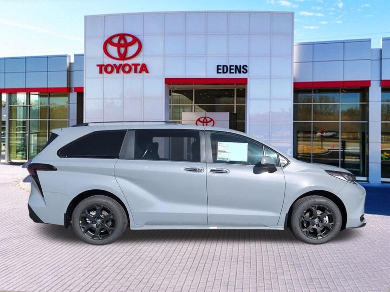 New 2026 Toyota Sienna XLE Woodland Edition AWD/4WD image 2