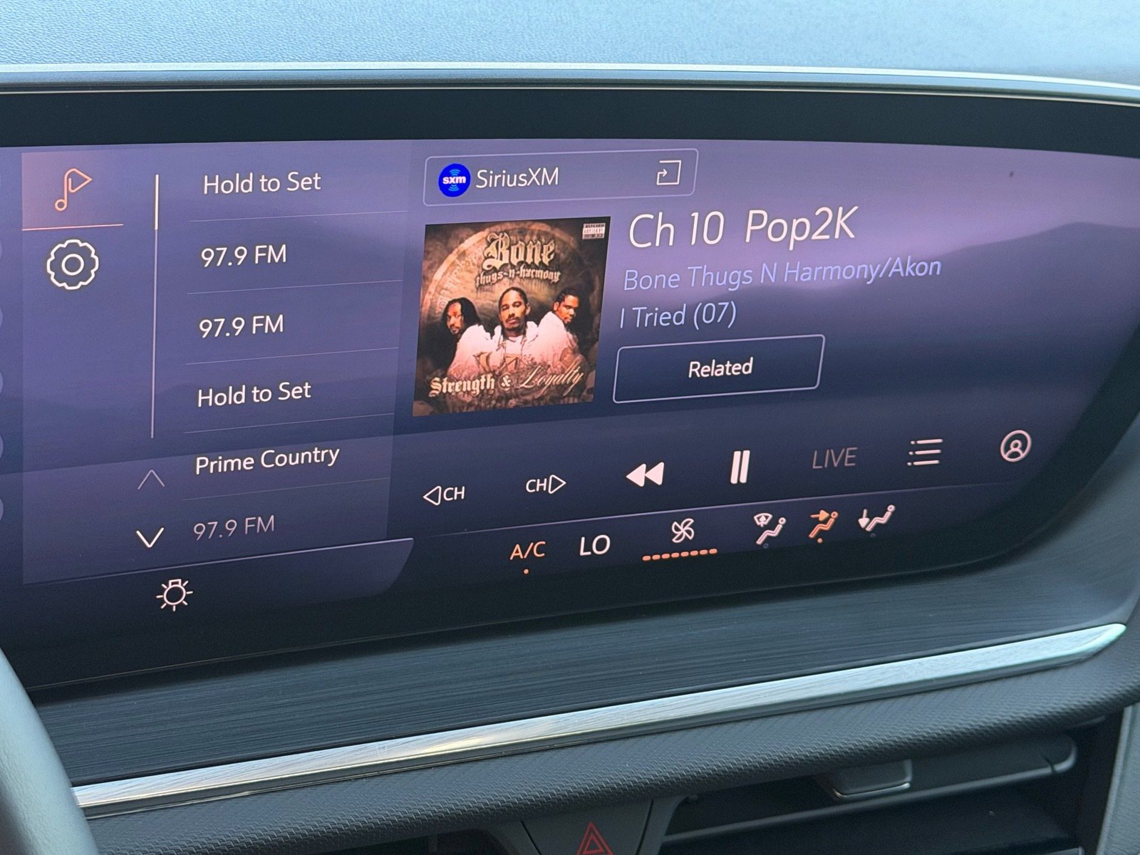 Used 2025 Buick Envision Preferred AWD/4WD image 25
