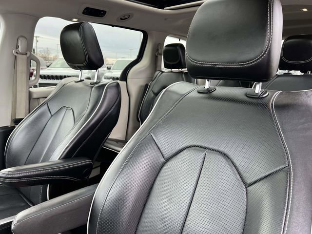 Used 2023 Chrysler Pacifica Limited image 26