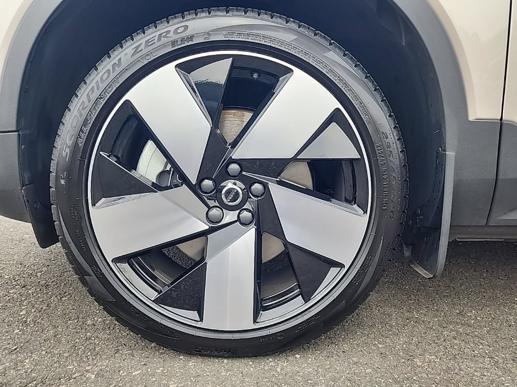 Used 2023 Volvo XC40 Recharge Ultimate w/ Protection Package Premier AWD/4WD image 28