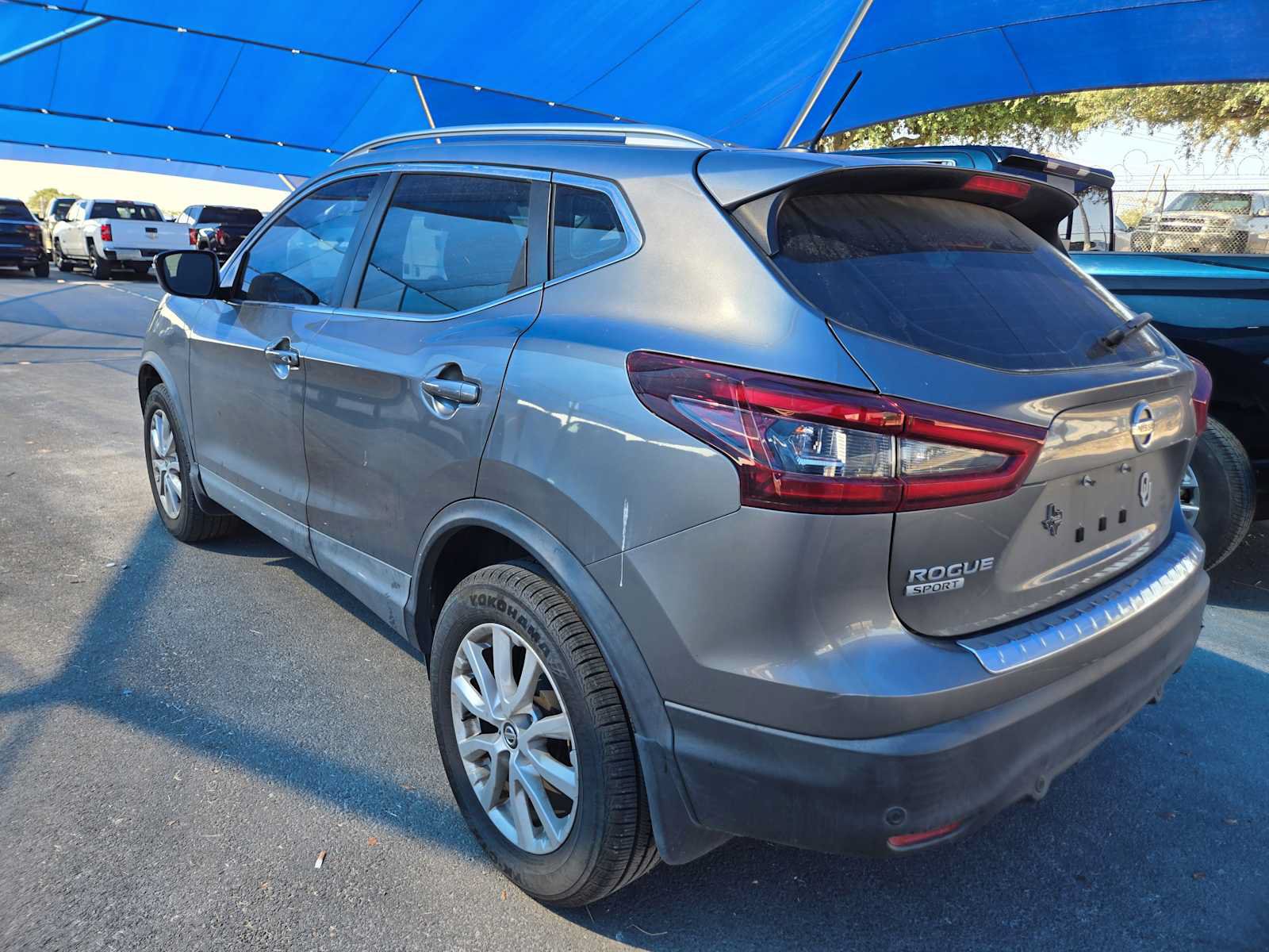 Used 2020 Nissan Rogue Sport SV FWD image 3