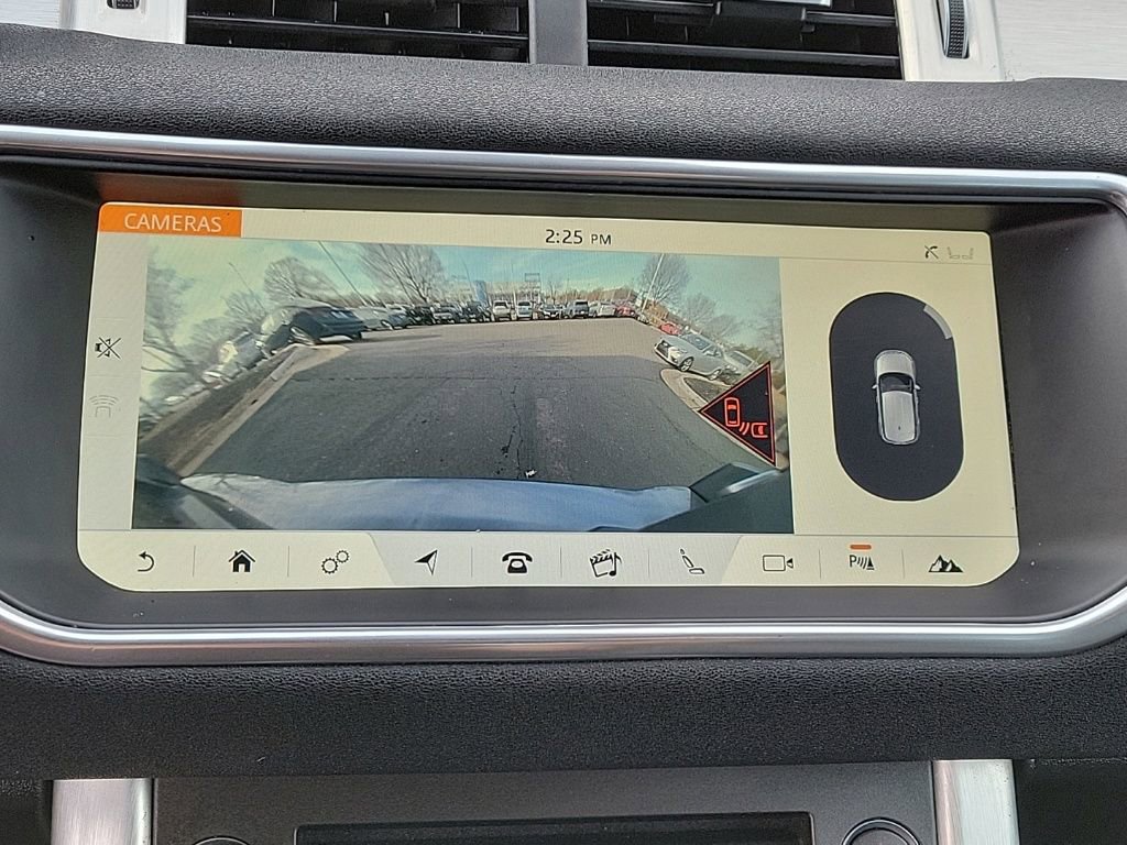 Used 2017 Land Rover Range Rover Evoque SE Premium image 25