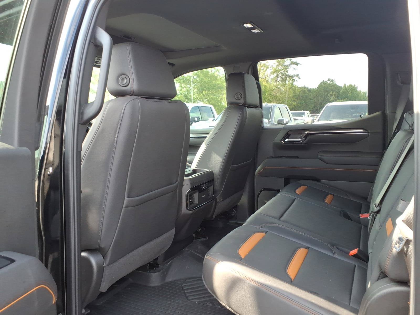 Used 2025 GMC Sierra 1500 AT4 w/ AT4 Premium Package AWD/4WD image 24