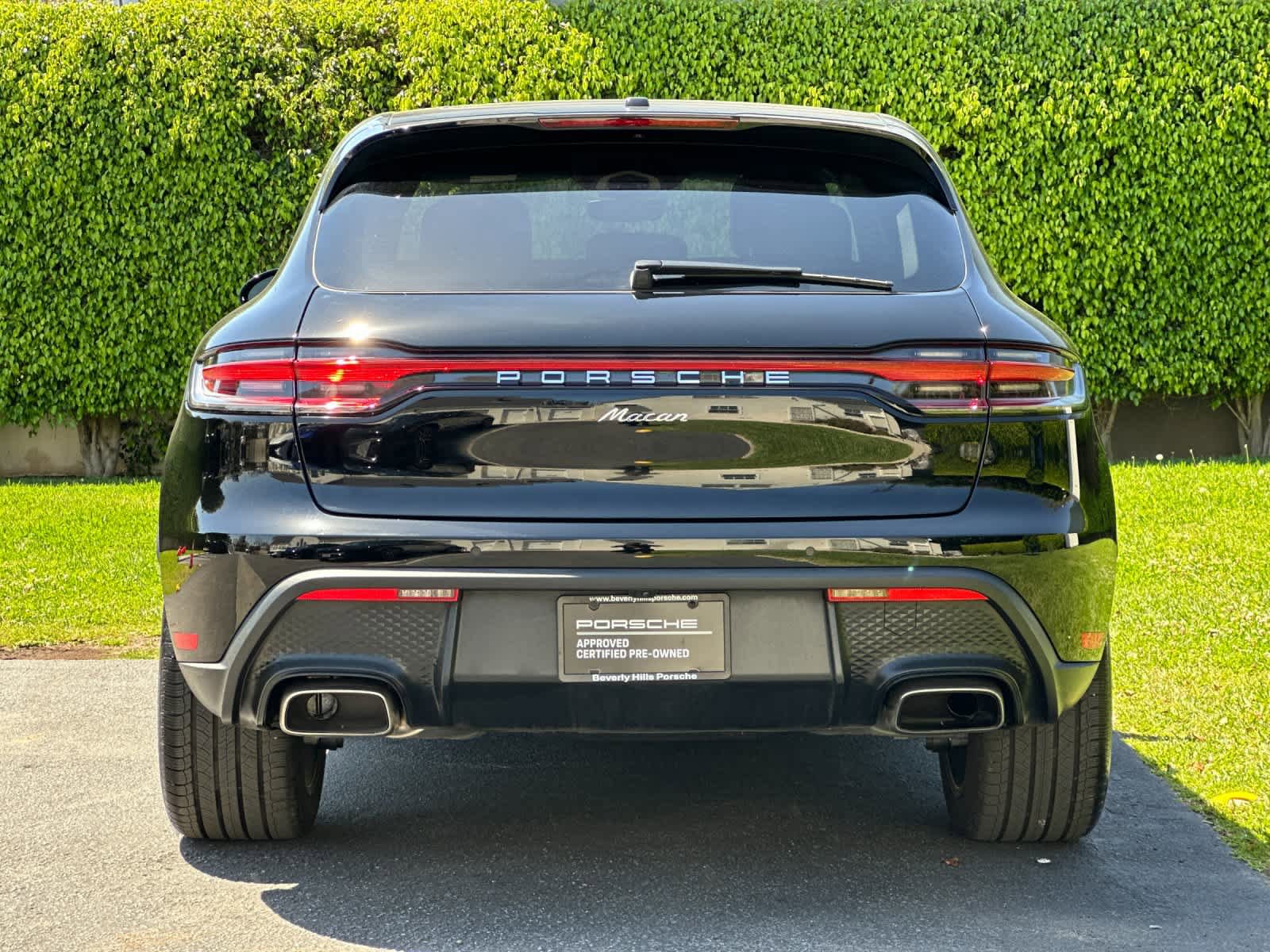Certified 2025 Porsche Macan AWD/4WD image 7