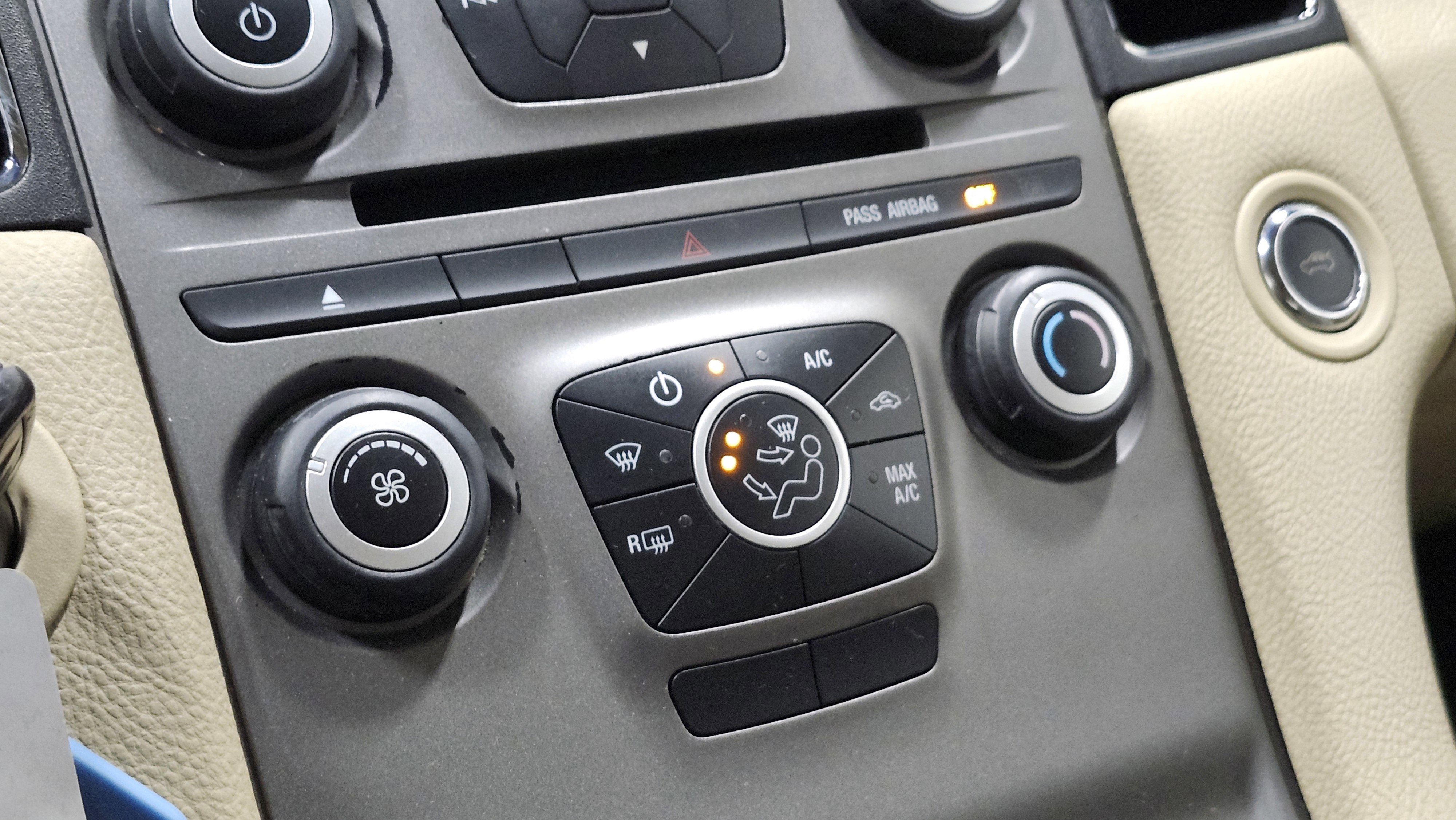 Used 2016 Ford Taurus SE image 25