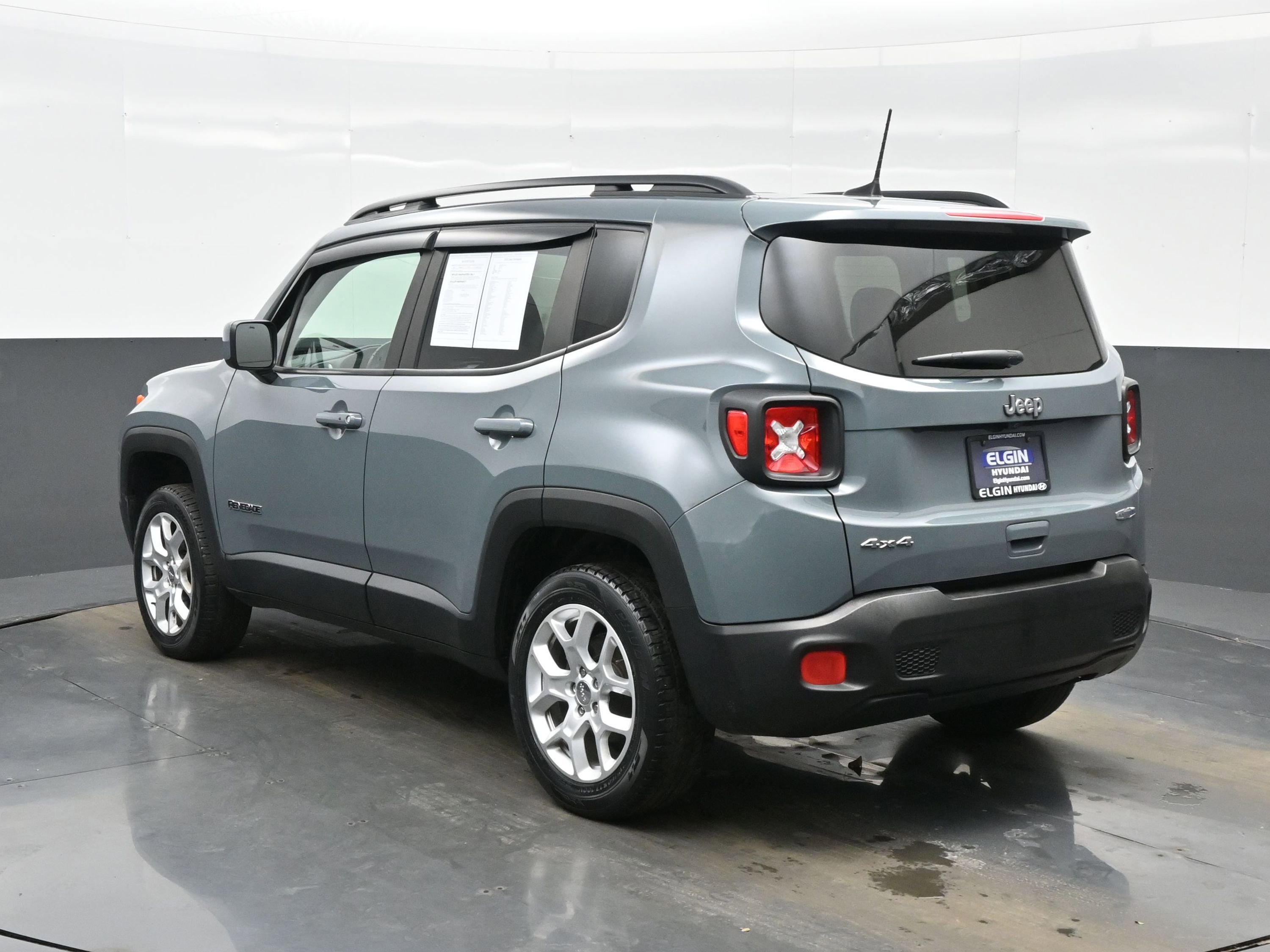 Used 2018 Jeep Renegade Latitude w/ Cold Weather Group image 4