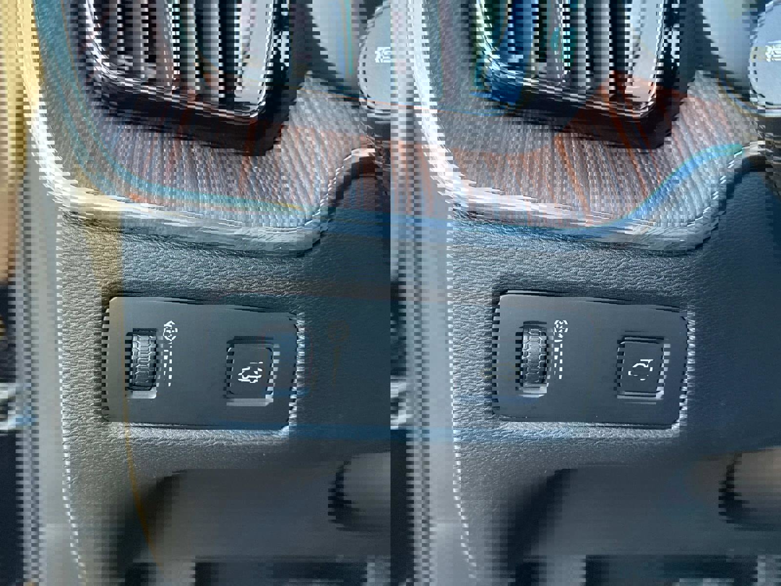 Used 2019 Volvo XC60 T6 Inscription image 32