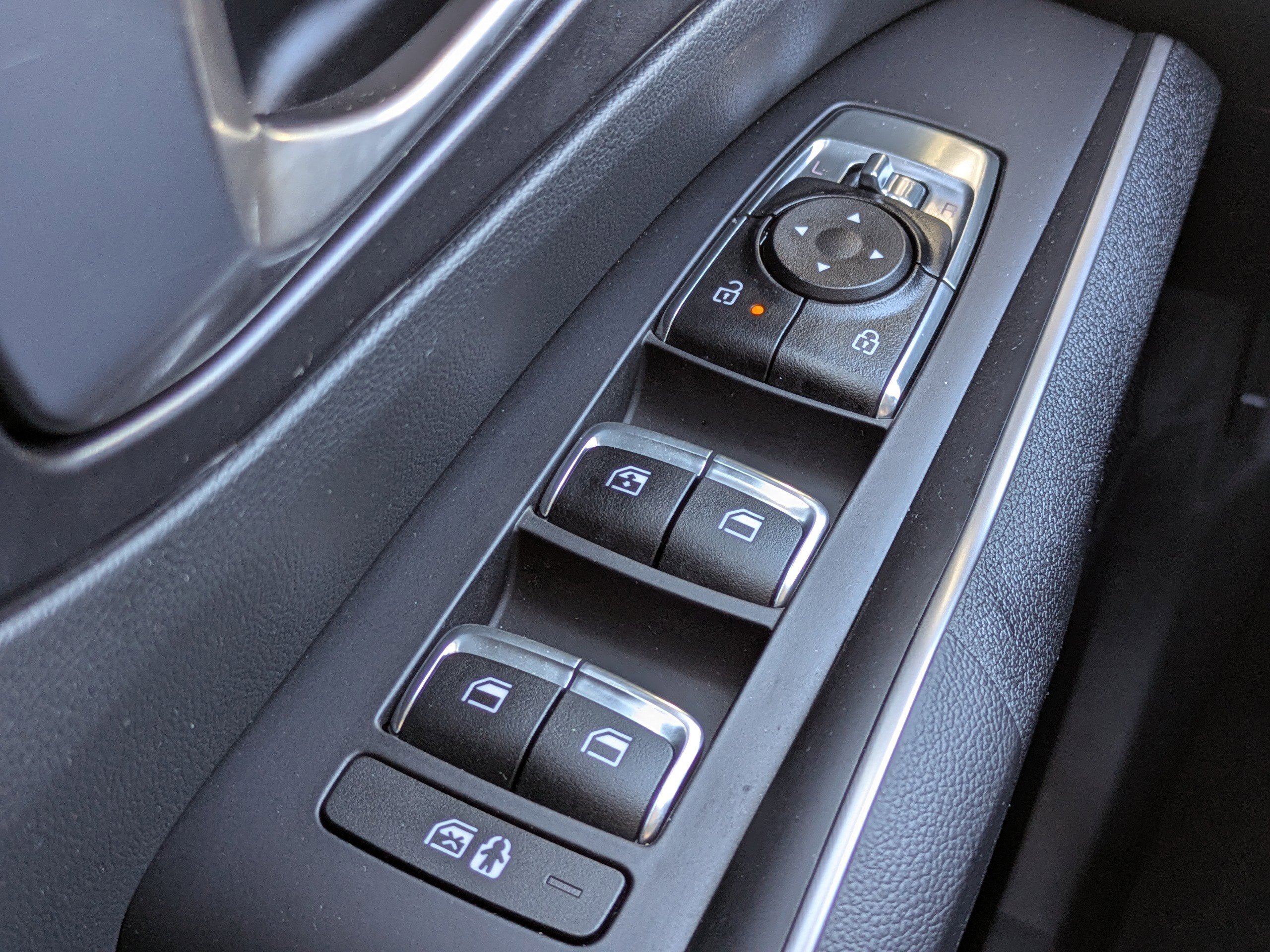 Certified 2025 Kia Sorento S image 30