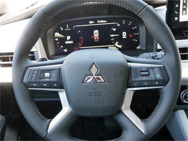 New 2025 Mitsubishi Outlander SE image 8