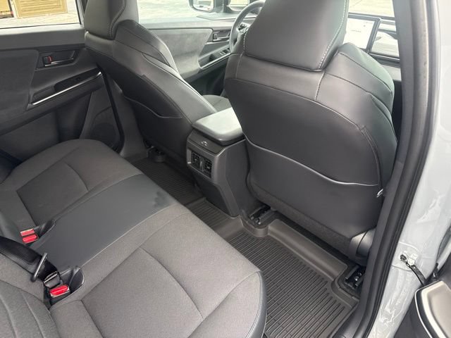 Used 2026 Toyota C-HR AWD/4WD image 17