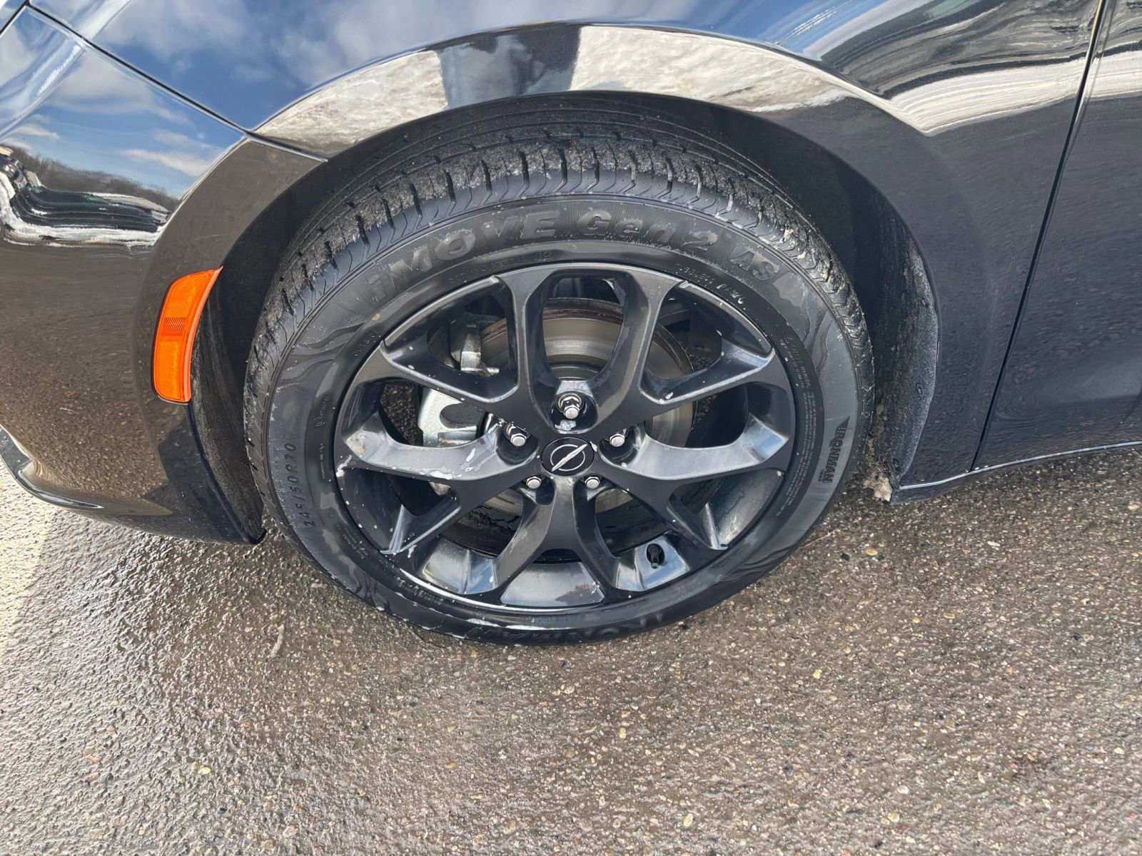Used 2025 Chrysler Pacifica Limited image 35