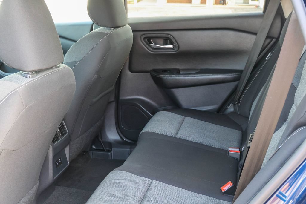 Used 2025 Nissan Rogue SV AWD/4WD image 7
