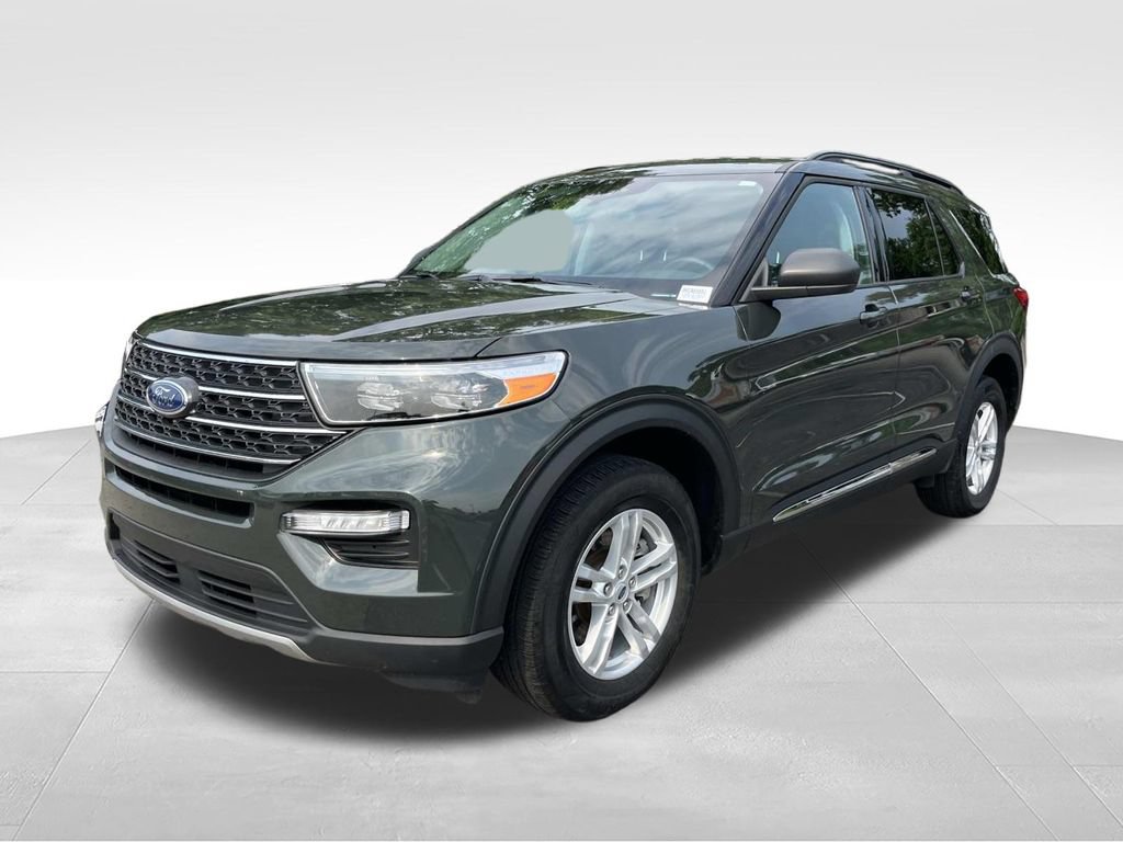 Used 2024 Ford Explorer XLT w/ Equipment Group 202A AWD/4WD image 9