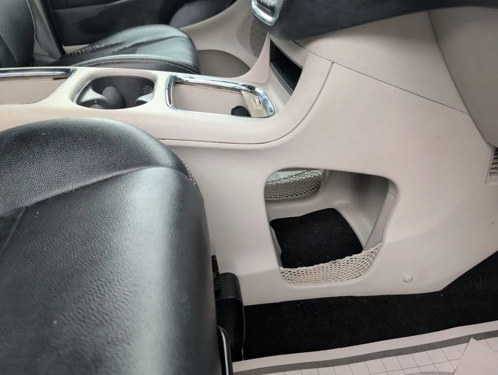Used 2018 Dodge Grand Caravan SXT image 30