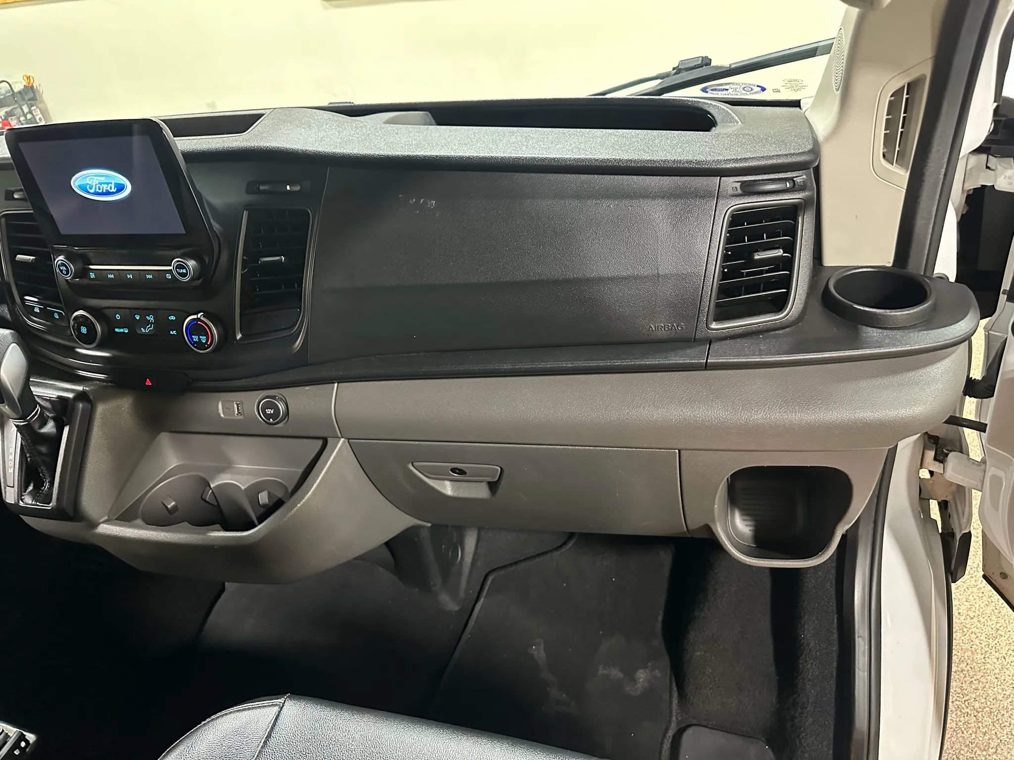 Used 2020 Ford Transit 150 XL RWD image 28
