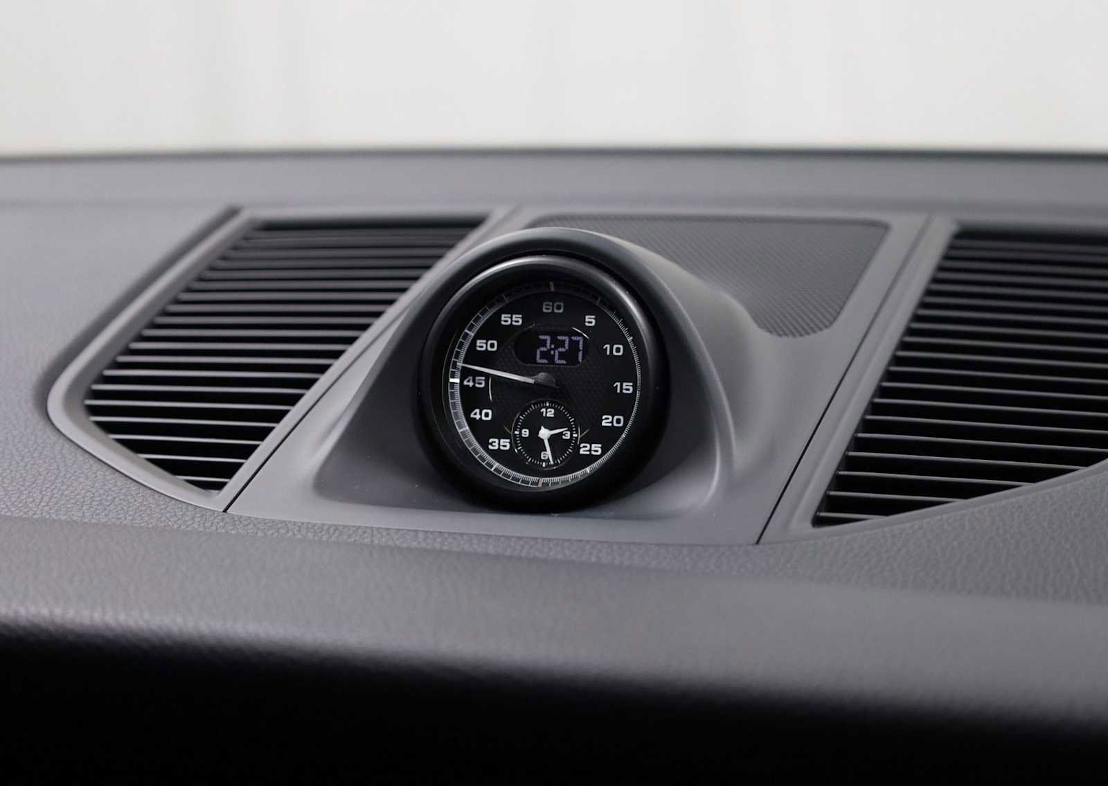 Certified 2026 Porsche Macan image 23