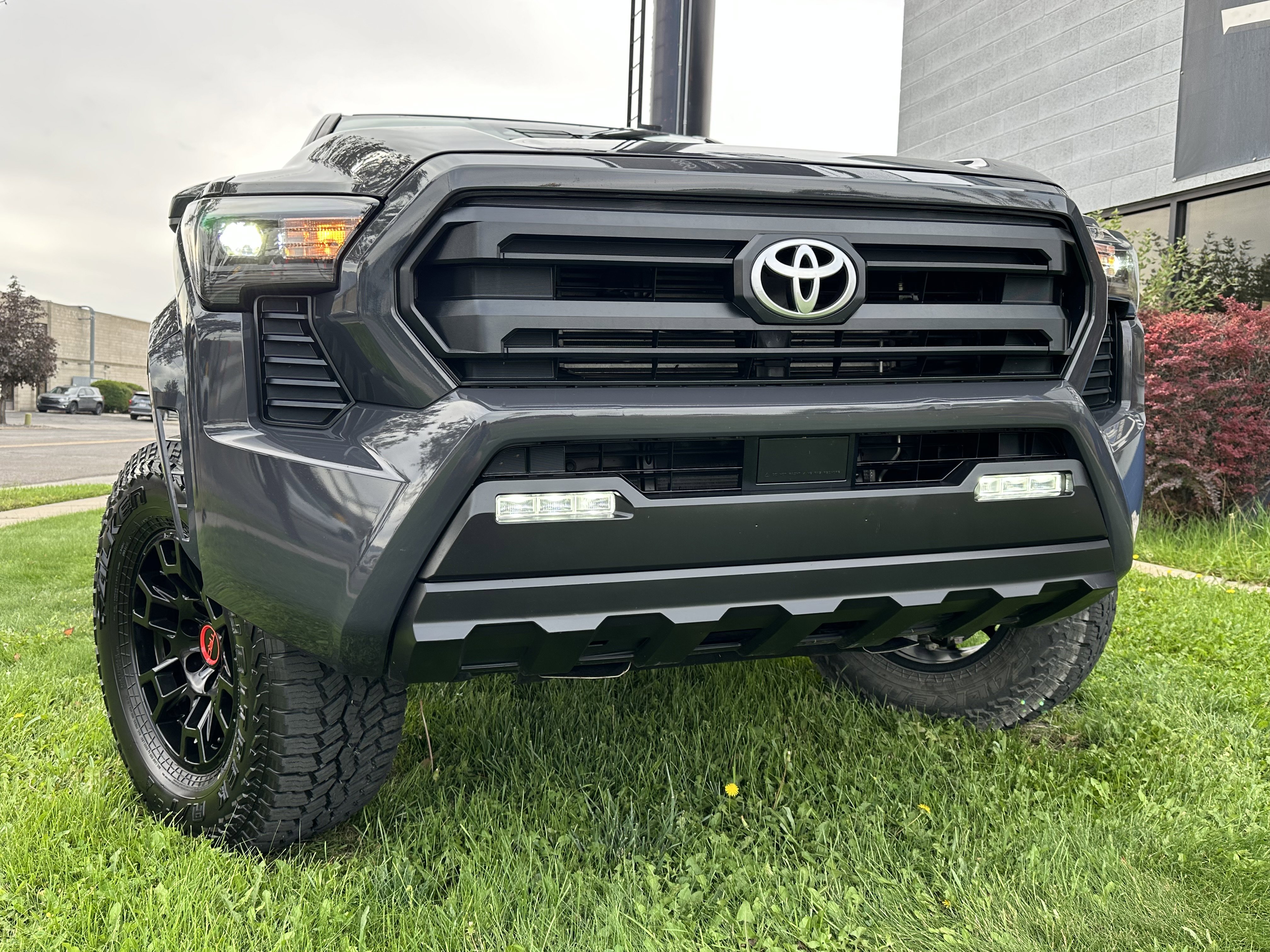Used 2024 Toyota Tacoma SR5 image 3