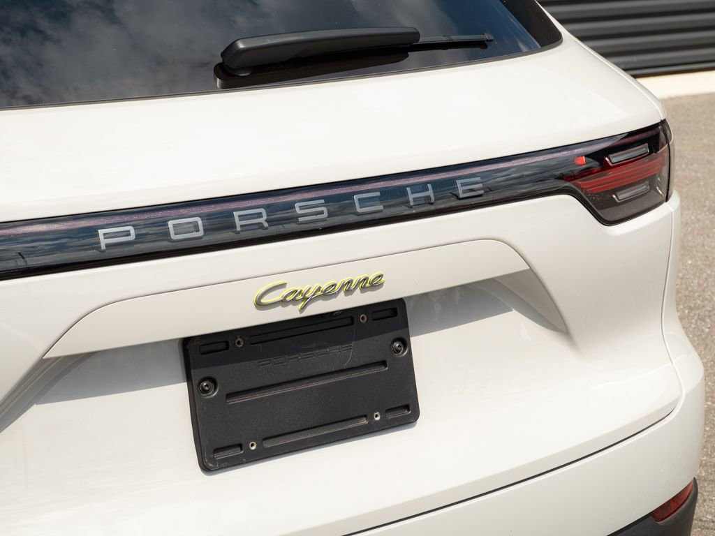Certified 2023 Porsche Cayenne Platinum Edition image 39