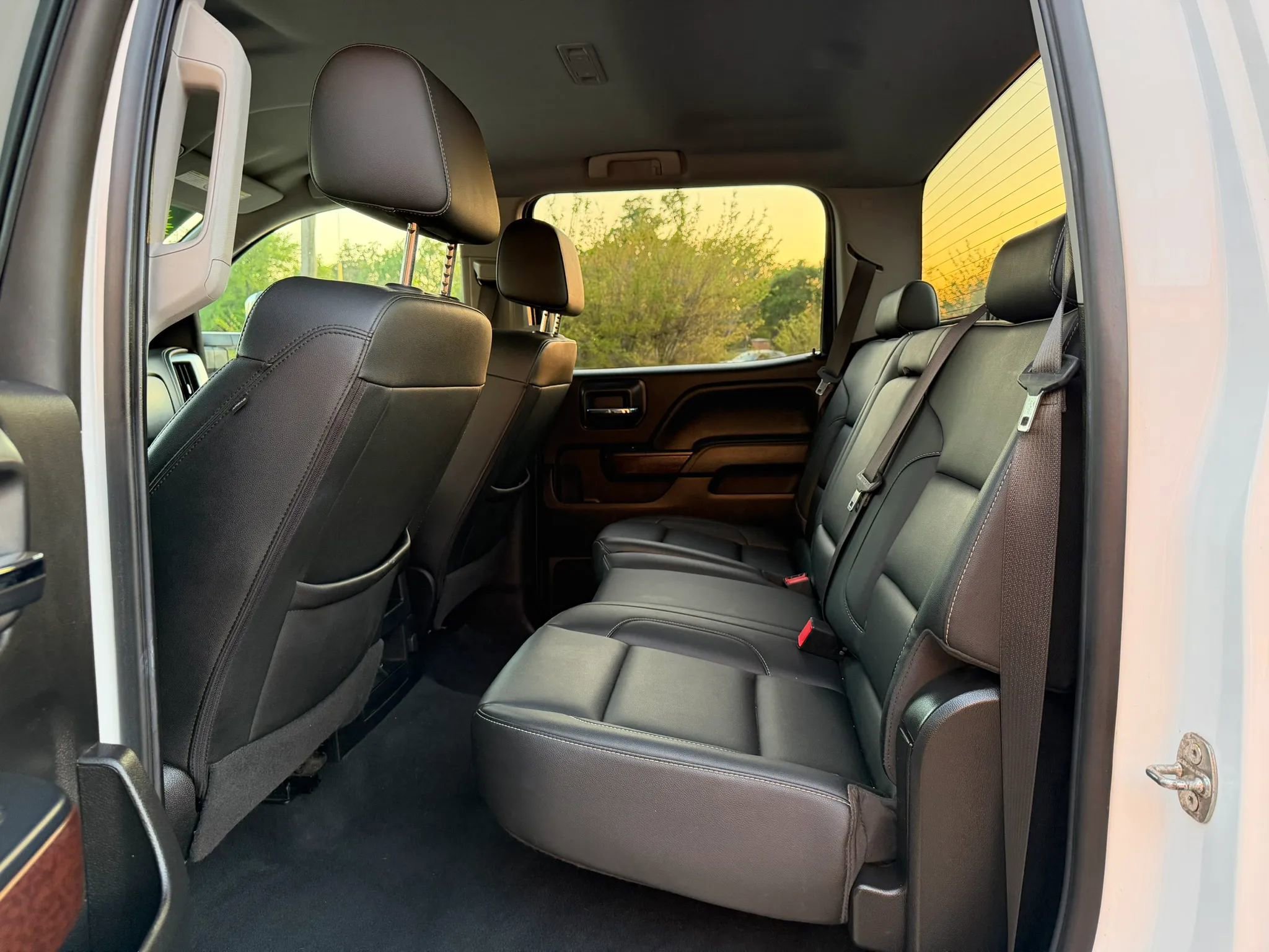 Used 2019 GMC Sierra 2500 SLT w/ Duramax Plus Package AWD/4WD image 11