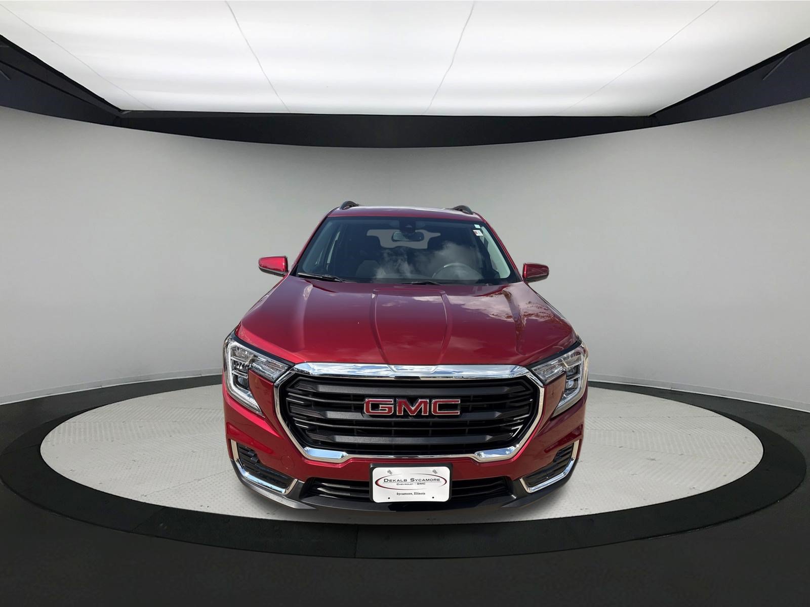 Used 2024 GMC Terrain SLE w/ Driver Convenience Package AWD/4WD image 2